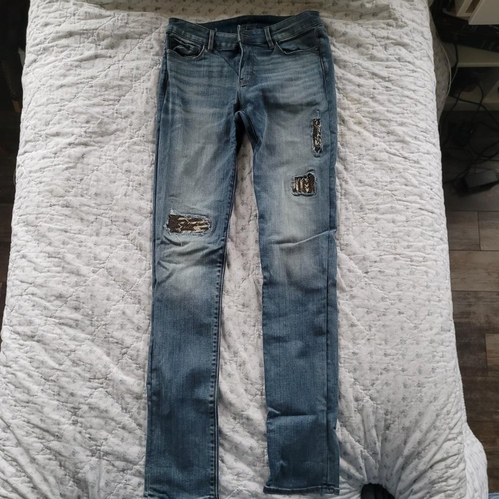 Slim light wash jeans with chic patches